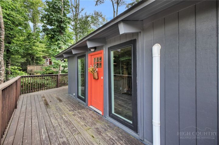 Property Photo:  119 Beechwood Lane  NC 28604 