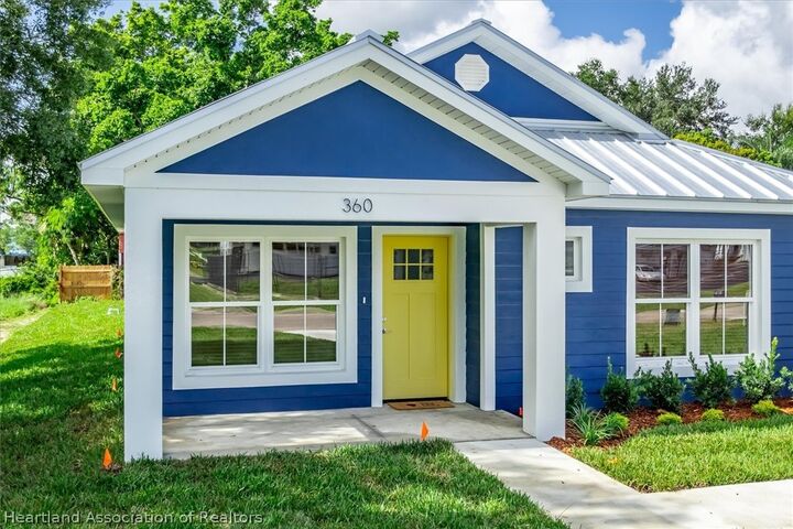 Property Photo:  360 E Hibiscus Street  FL 33852 