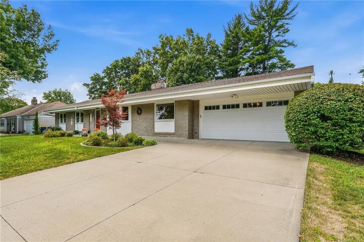 Property Photo: 605 W 96th Street MO 64114