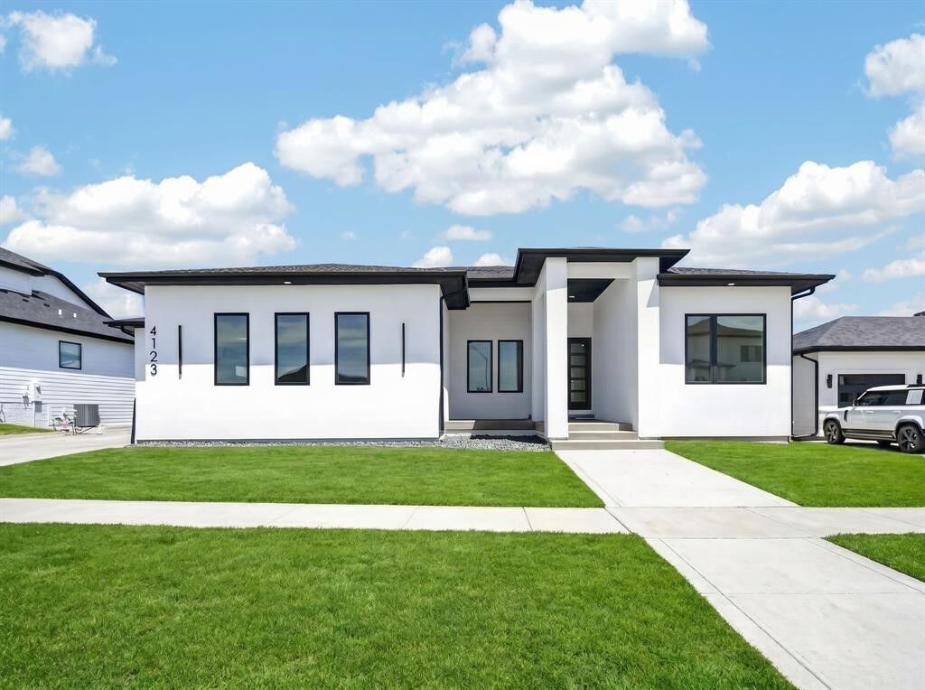 Property Photo:  4123 Westgate Parkway  IA 50325 