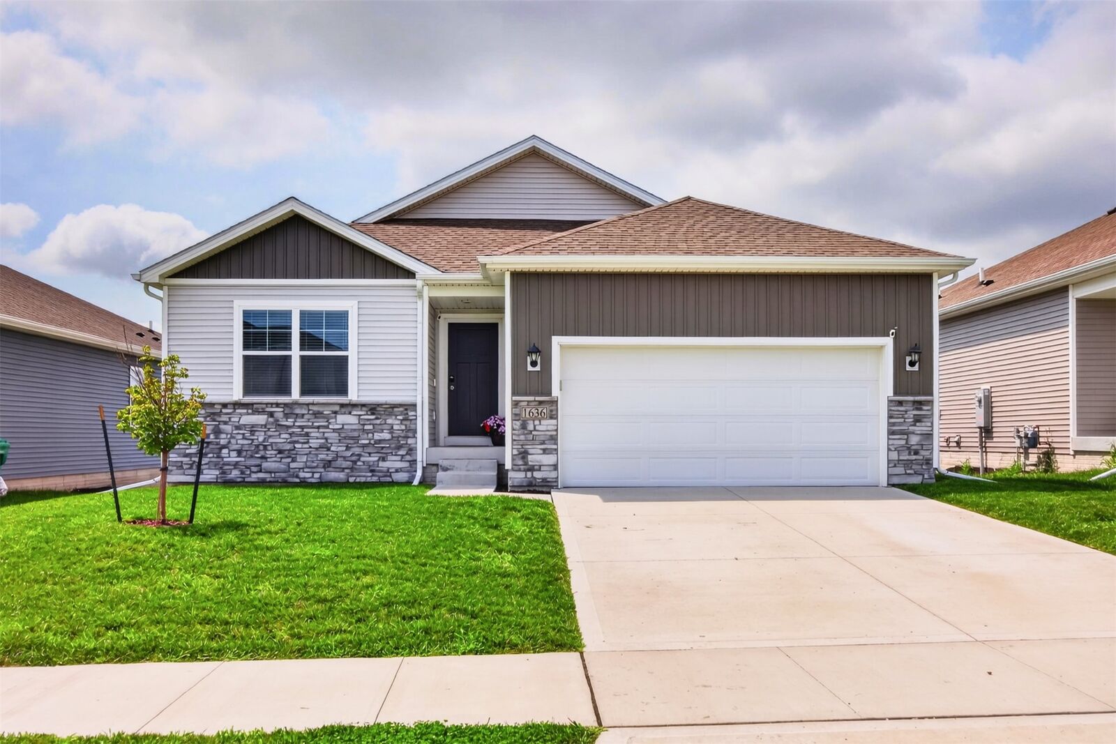 Property Photo: 1636 NE Deerfield Drive IA 50021