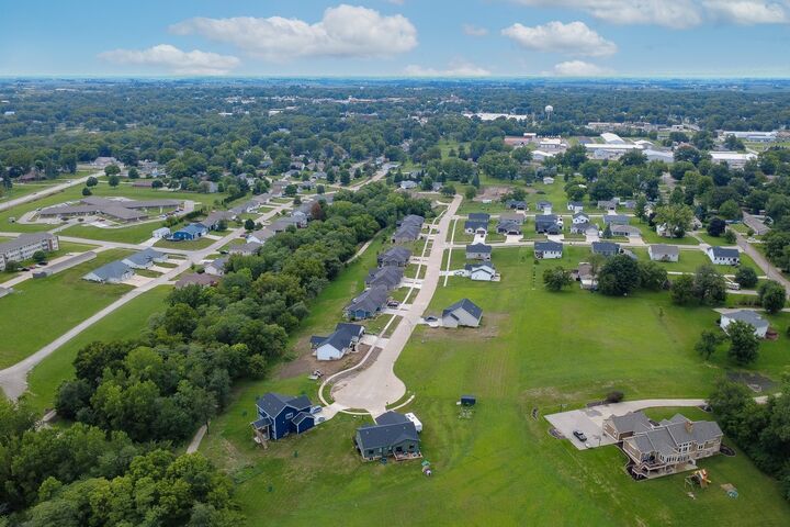 Property Photo:  1912 Greenbelt Drive  IA 52577 