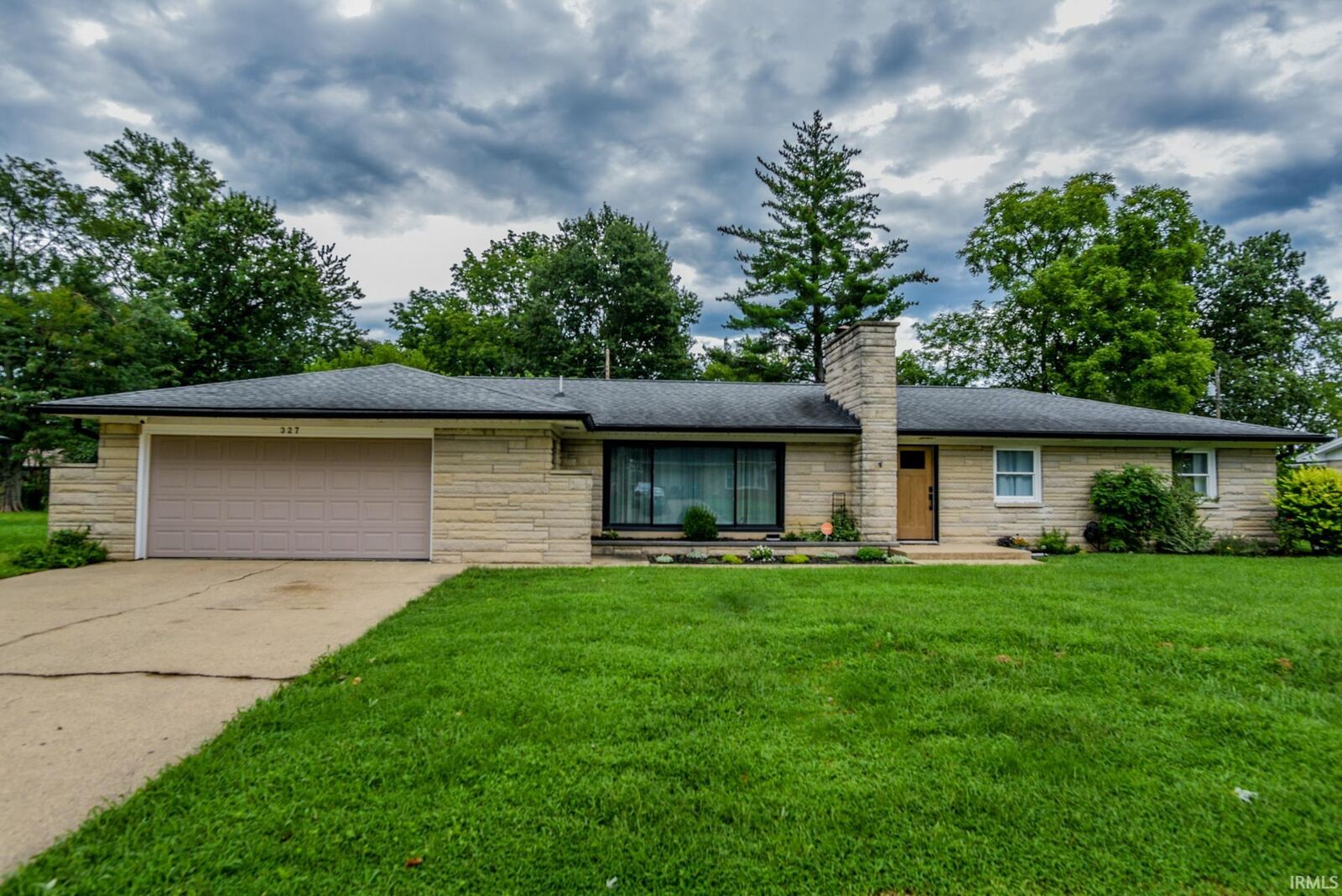 Property Photo: 327 Brookside Lane IN 46168-1774
