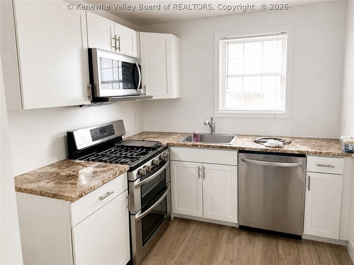 Property Photo: 6512 Maccorkle Avenue SE WV 25304
