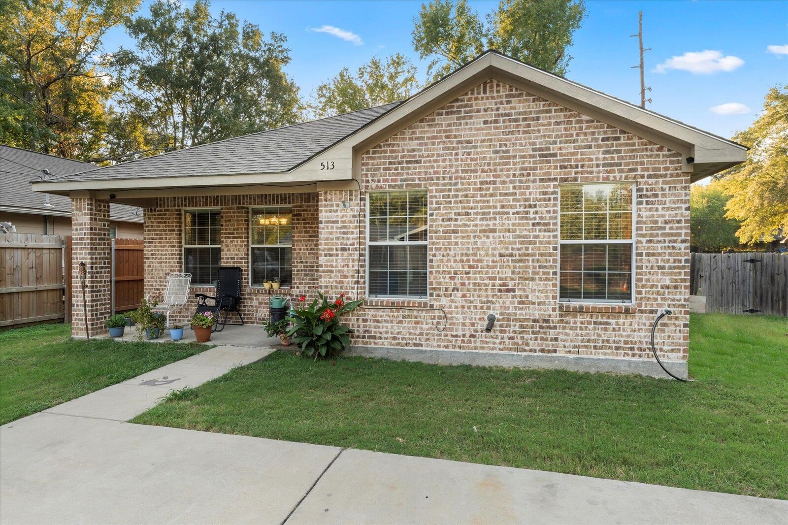 Property Photo:  513 Mollie Ave  TX 75455 