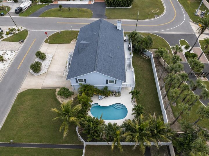 Property Photo:  6501 Mockingbird Way S  FL 33707 