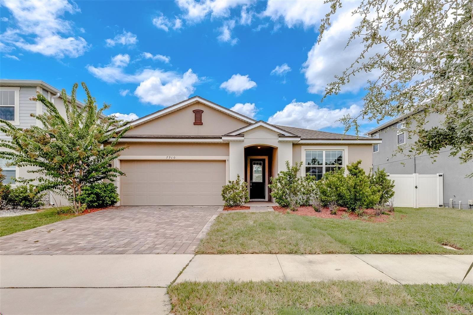 Property Photo:  7910 Waterfield Avenue  FL 32832 