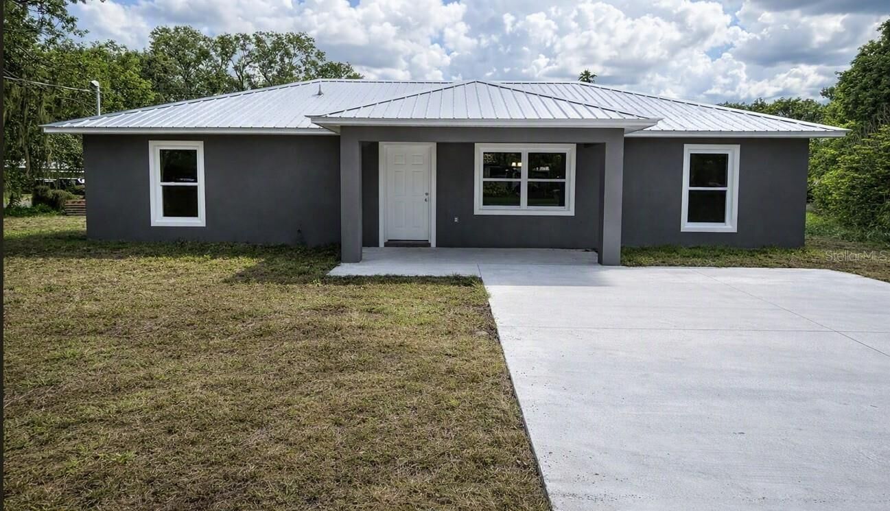Property Photo: 801 N Waldron Street FL 34266