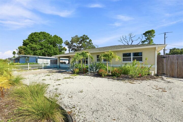 Property Photo:  2304 Stanford Avenue  FL 34207 