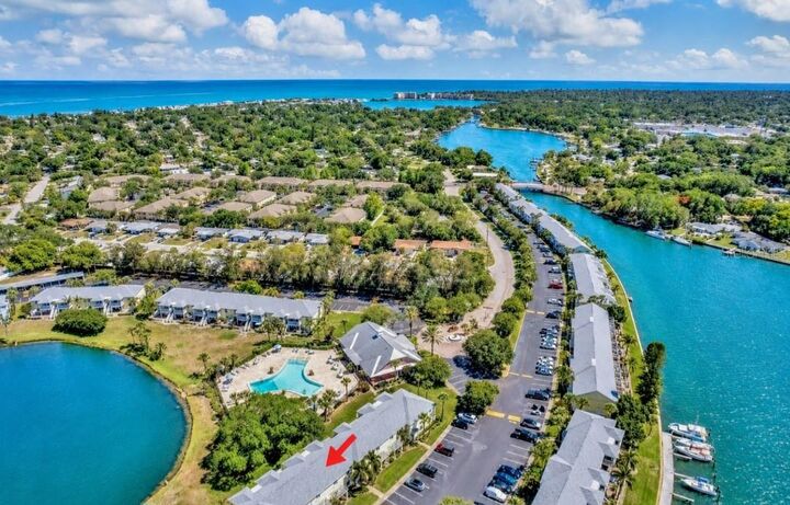 Property Photo: 118 Pompano Drive SE B FL 33705