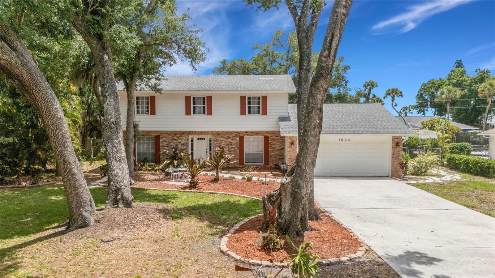 Property Photo: 1603 Pecan Street FL 34275
