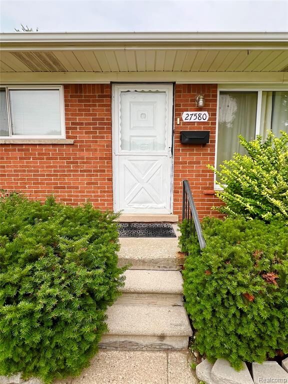 Property Photo:  27580 Jean Road  MI 48093 
