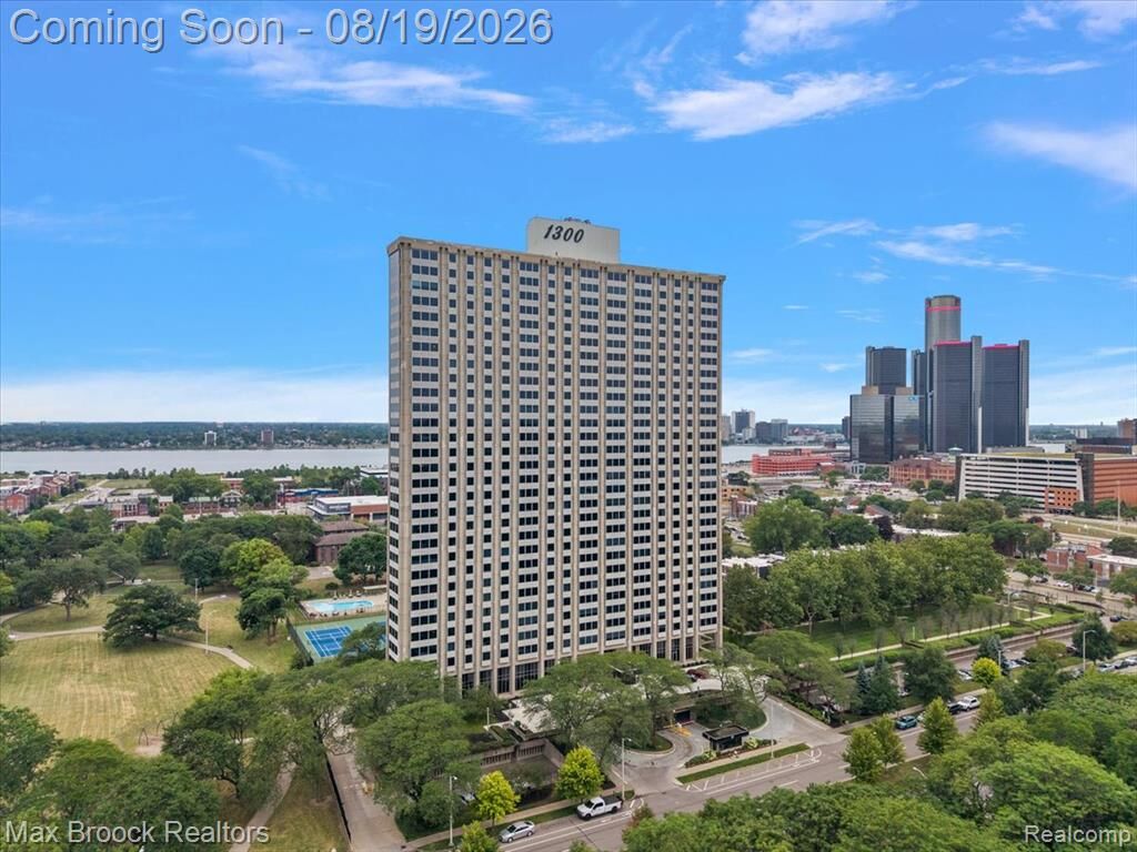 Property Photo:  1300 E Lafayette Street 1509  MI 48207 2905 