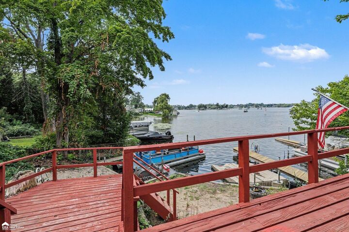 Property Photo:  546 Bellevue Avenue  MI 48362-2712 