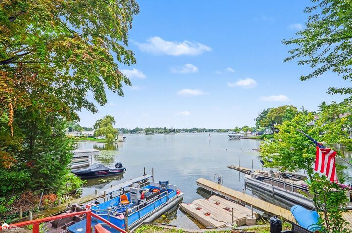 Property Photo:  546 Bellevue Avenue  MI 48362-2712 