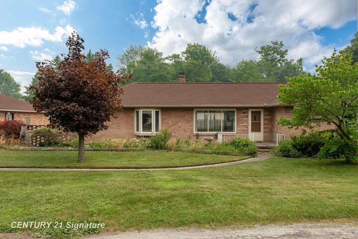 Property Photo:  103 Lincoln Drive  MI 48706 