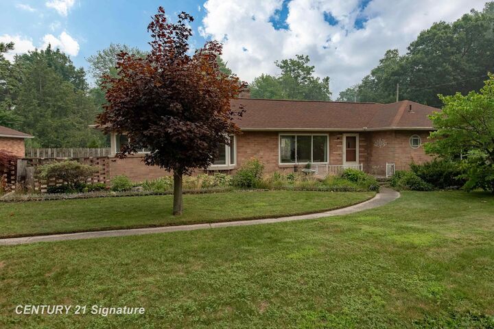 Property Photo:  103 Lincoln Drive  MI 48706 