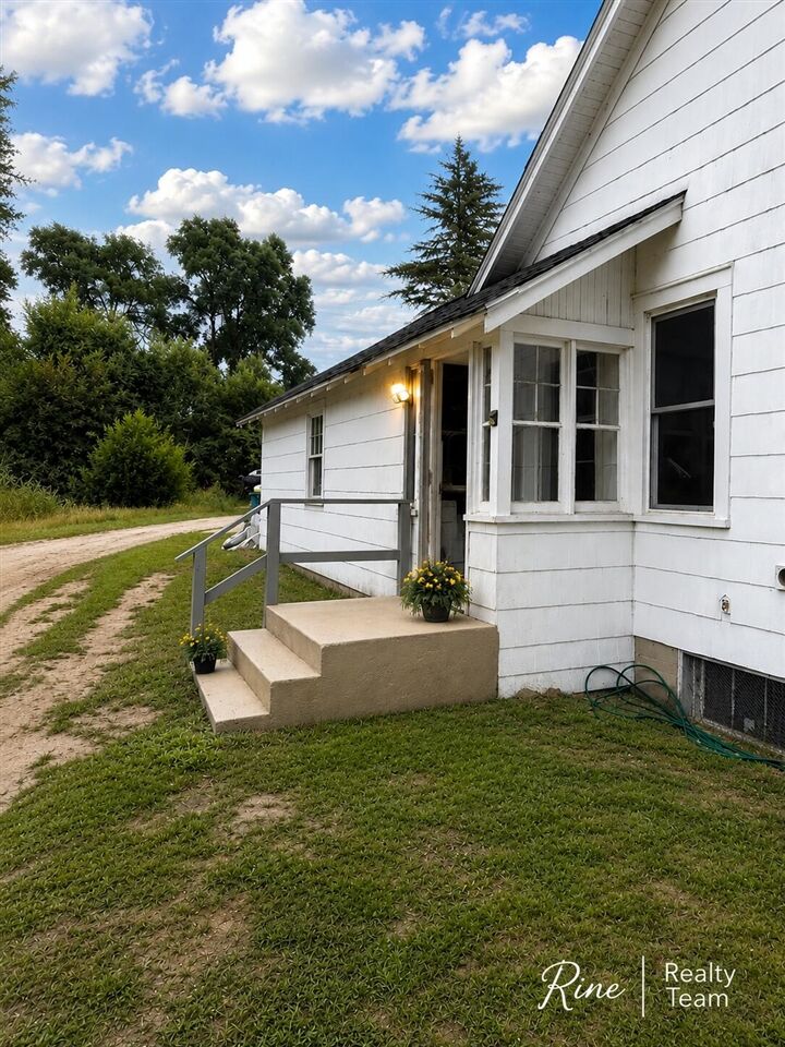 Property Photo:  264 N Cass Street  MI 49336-9172 