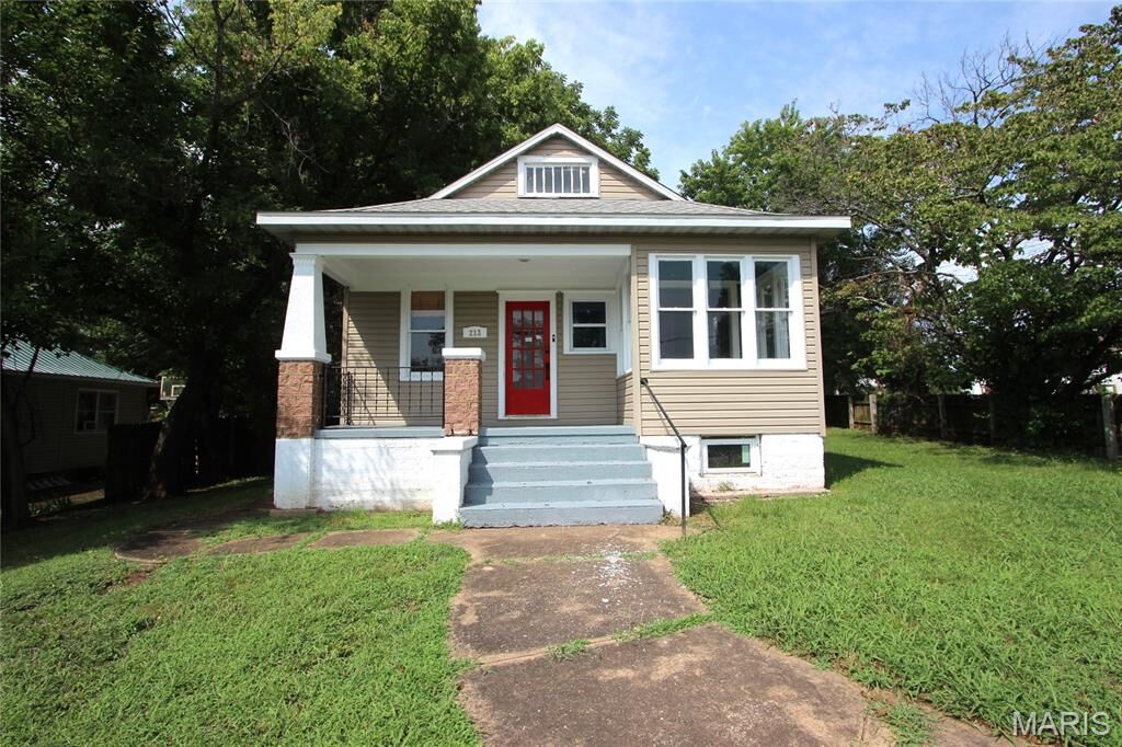 Property Photo:  213 E Walnut Street  MO 63621 
