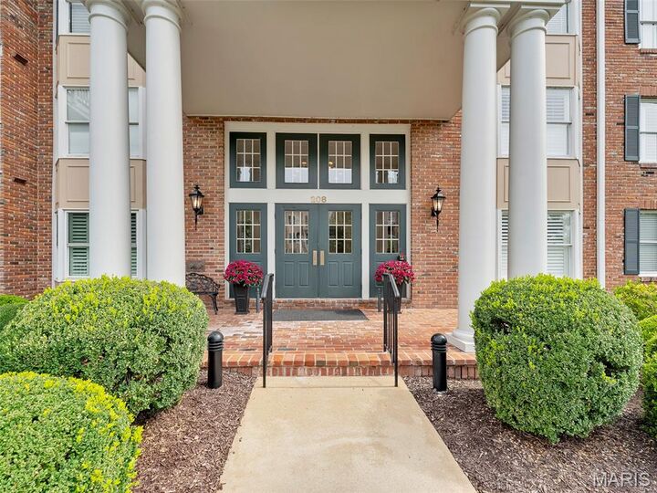 Property Photo: 208 Ambridge Court 206 MO 63017