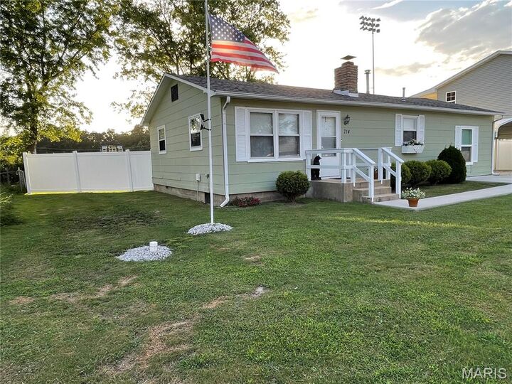 Property Photo: 714 S Bond Street MO 65453