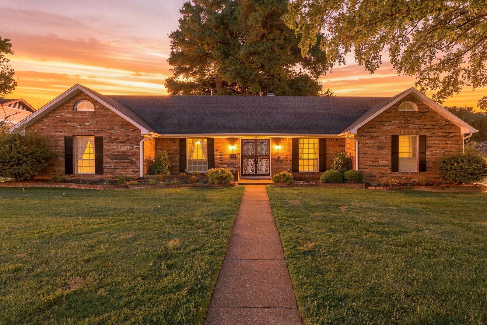 Property Photo: 3253 Sycamore View Rd TN 38134