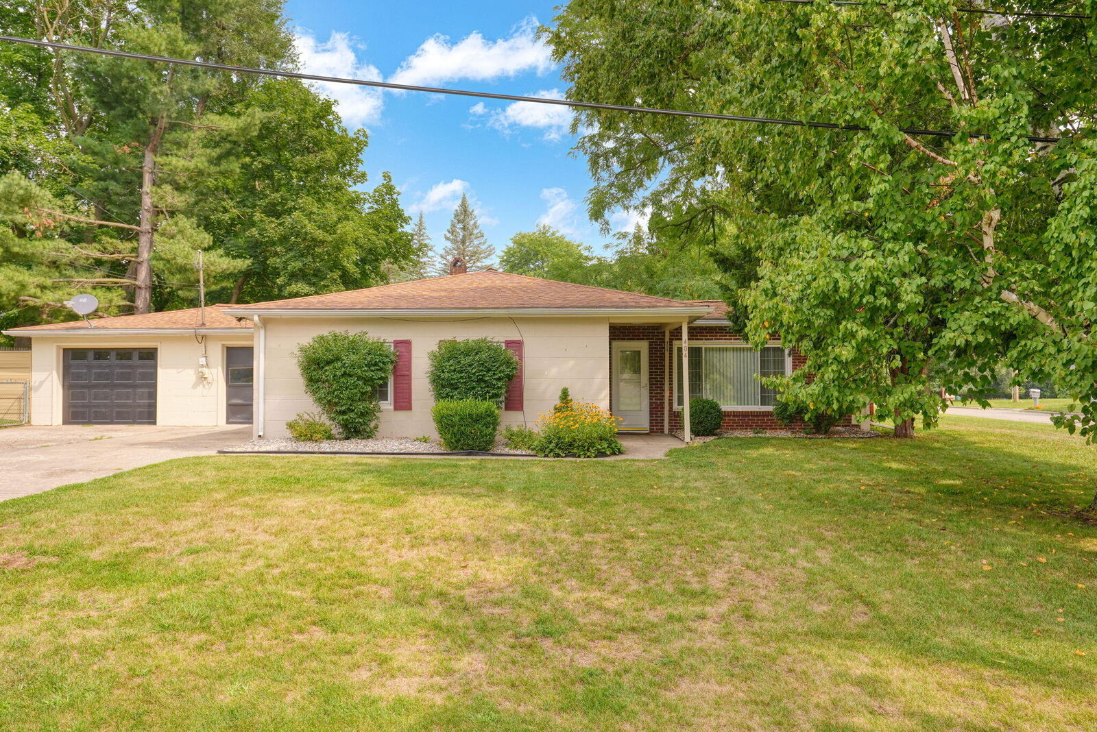 Property Photo:  404 Heyser Street  MI 49203 