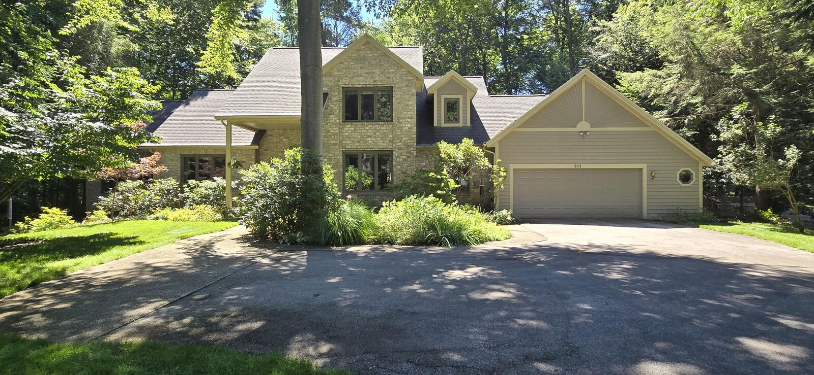 Property Photo: 913 W Wellington Court MI 49441