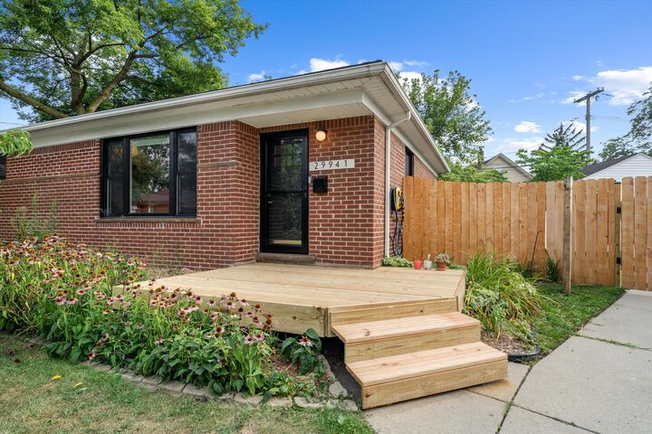 Property Photo:  29941 Leona Court  MI 48135 