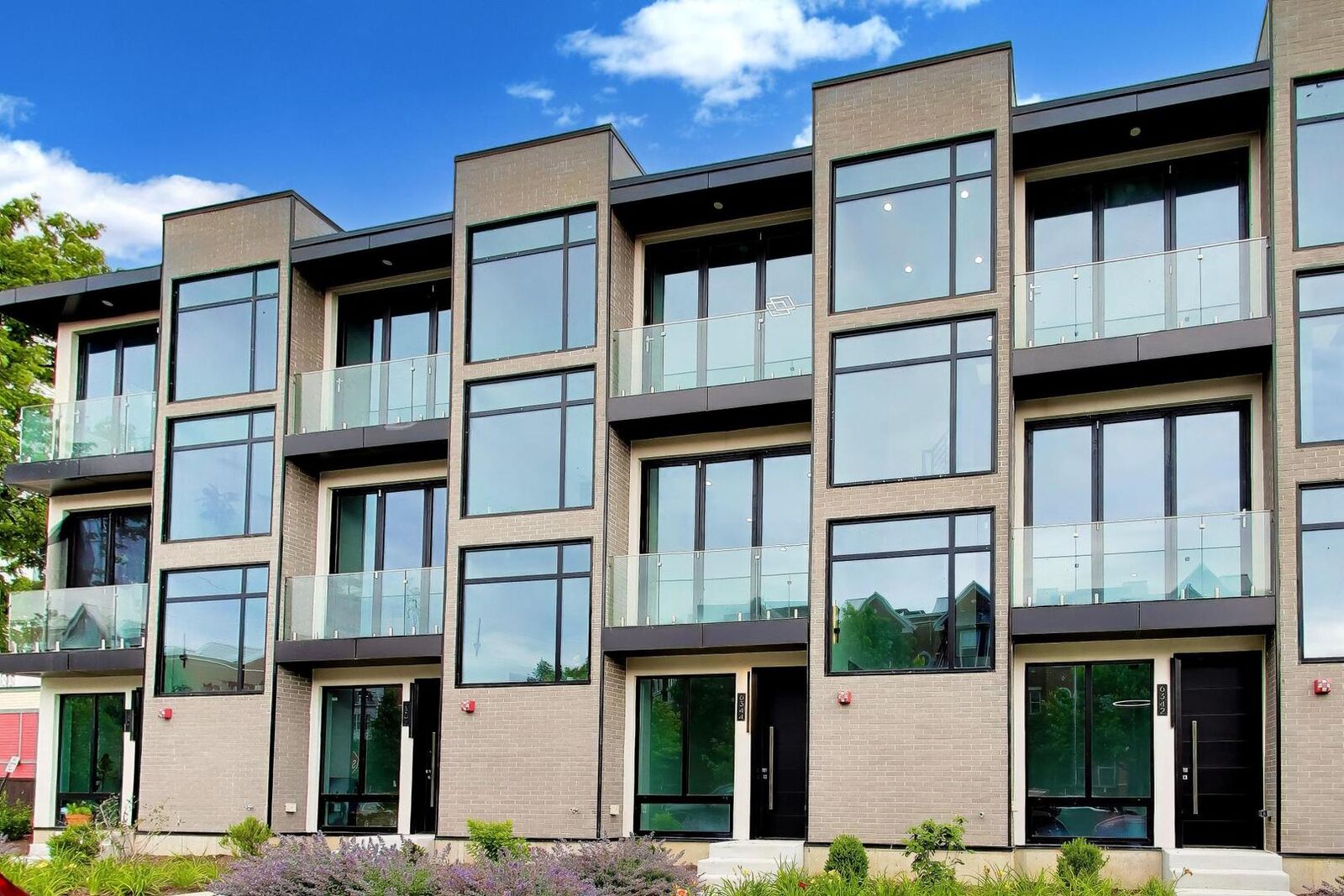 Property Photo: 6344 Hennings Court 6344 IL 60053