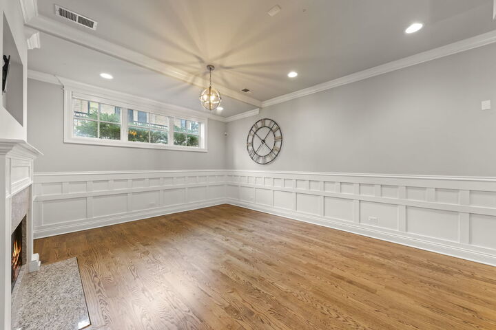 Property Photo:  3763 N Wilton Avenue Gs  IL 60613 