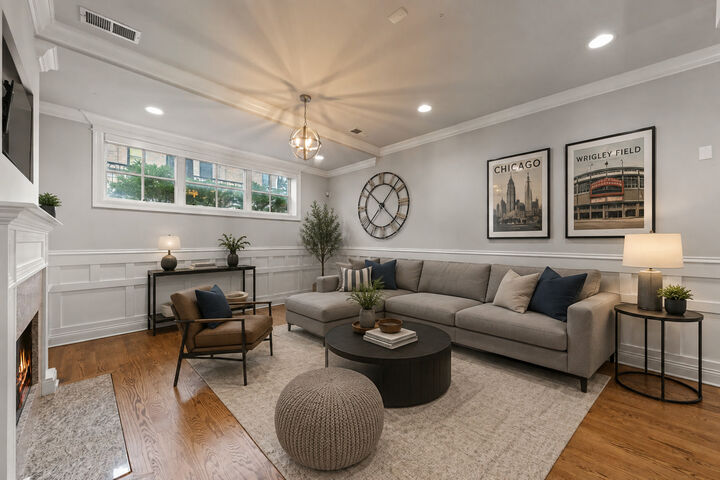 Property Photo: 3763 N Wilton Avenue Gs IL 60613
