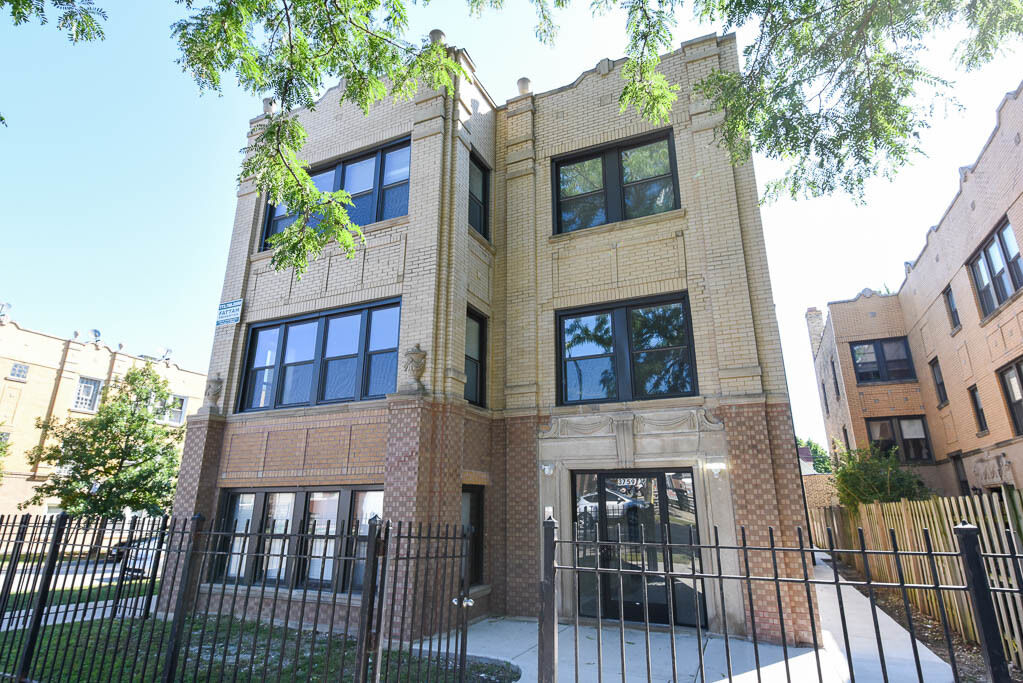 Property Photo:  3759 N Kimball Avenue G  IL 60618 