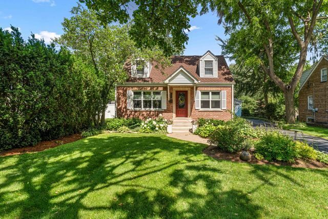 Property Photo: 725 N County Line Road IL 60521