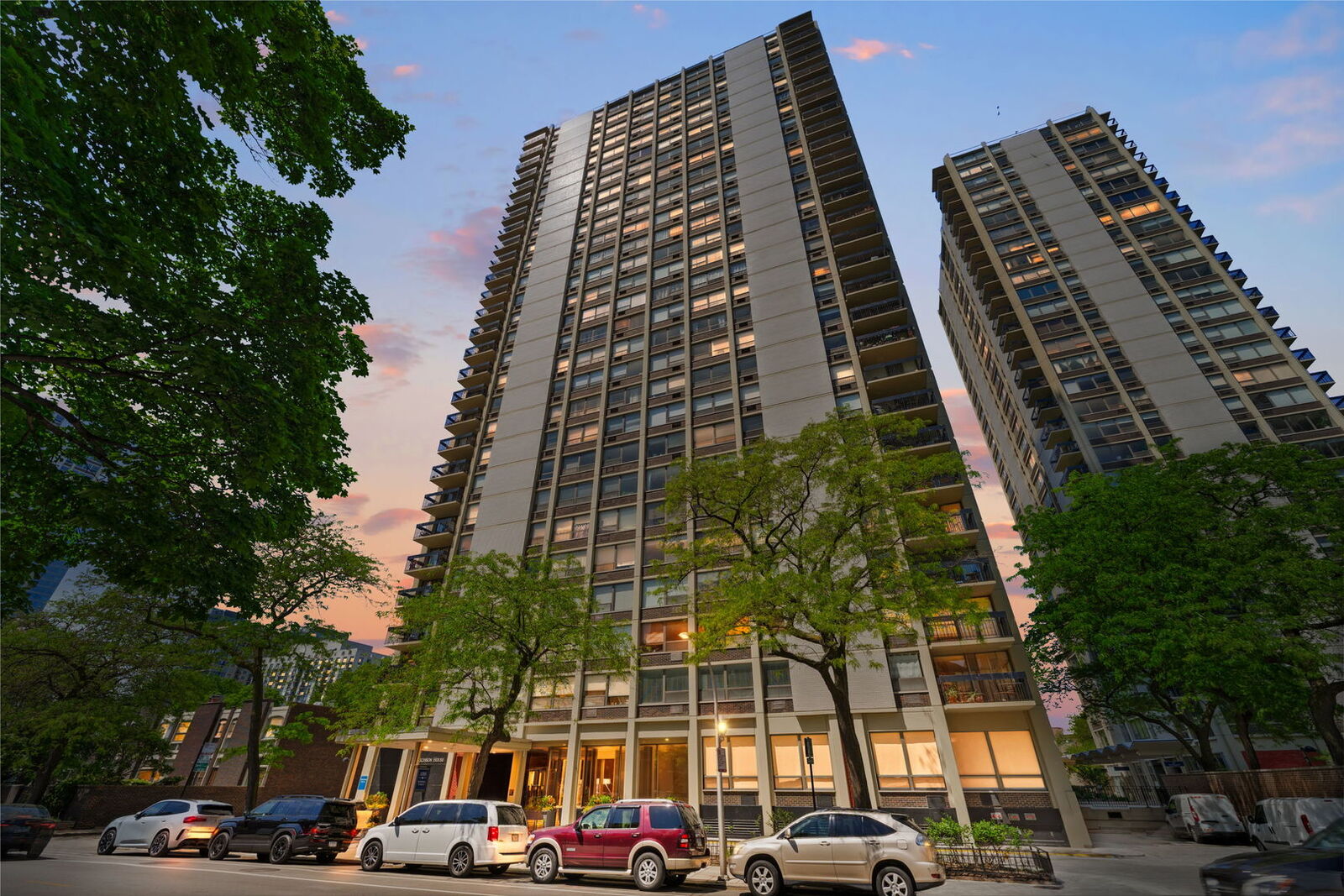 Property Photo: 1355 N Sandburg Terrace 1601D IL 60610
