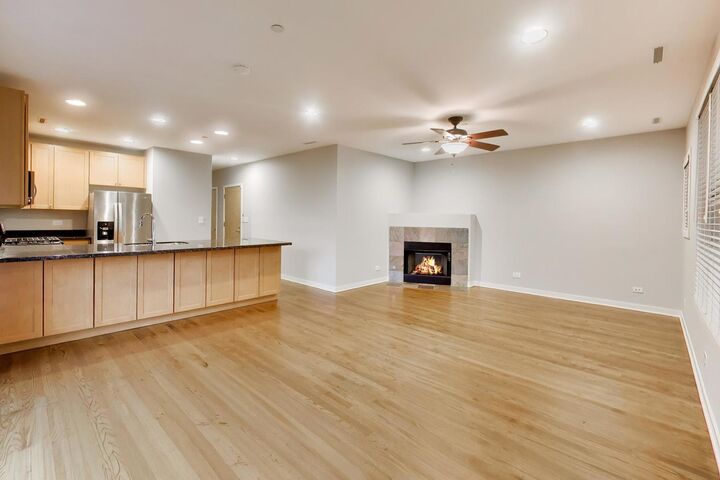 Property Photo: 421 S Ridgeland Avenue 2S IL 60302