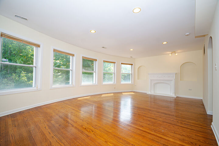 Property Photo:  7554 N Claremont Avenue 2  IL 60645 