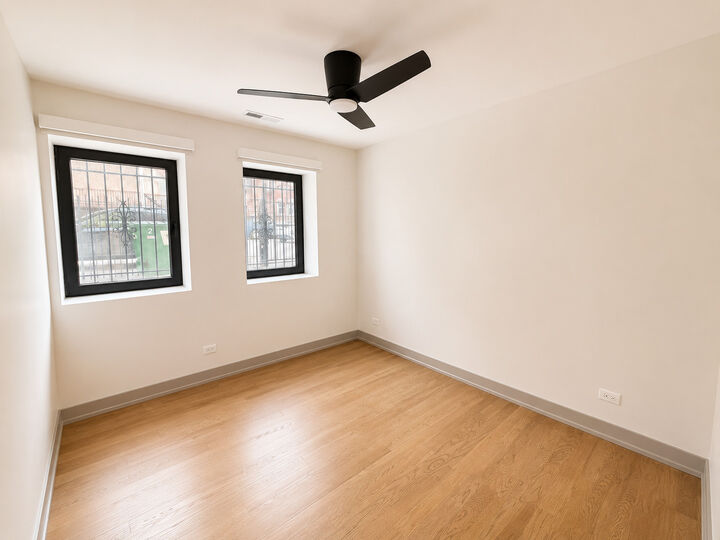 Property Photo: 1337 W Estes Avenue 1D IL 60626