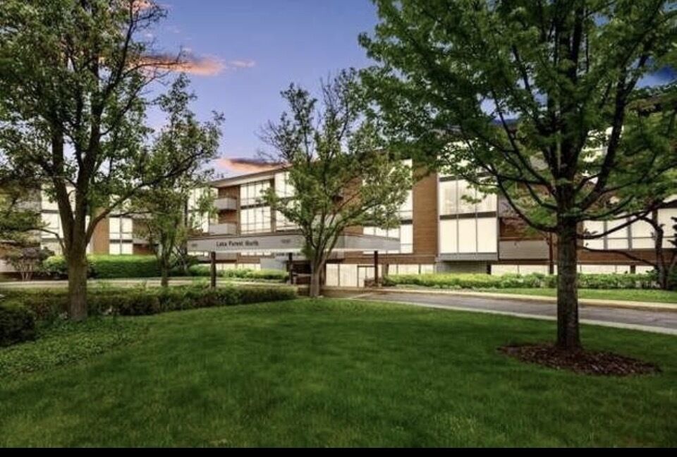 Property Photo:  1301 N Western Avenue 237  IL 60045 