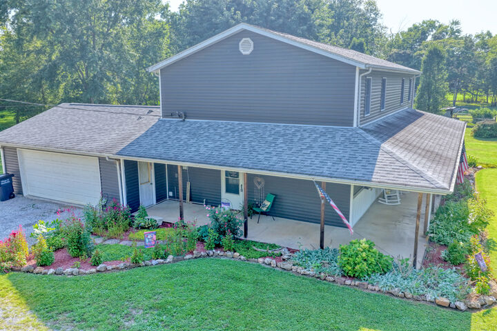 Property Photo:  708 E Walnut Street  IL 62288 