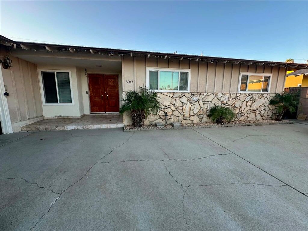 Property Photo:  17458 Fontlee Lane  CA 92335 