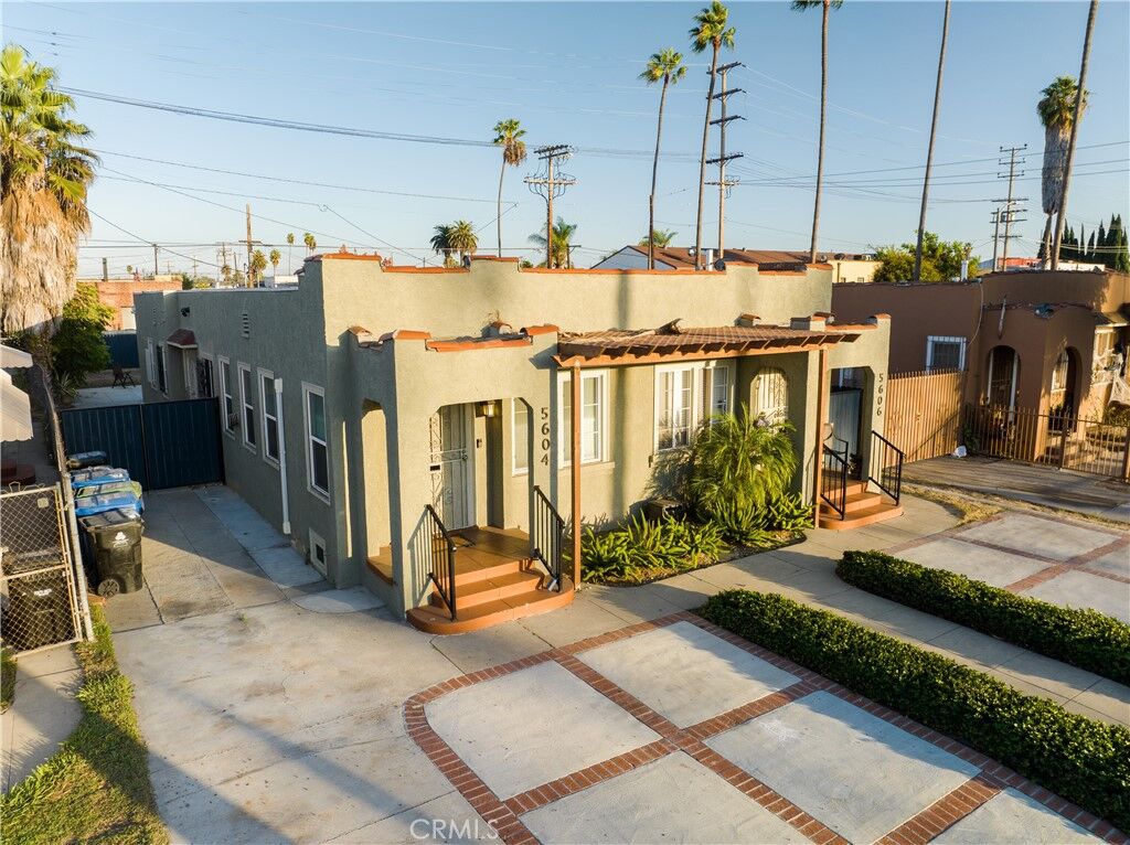Property Photo:  5604 S Manhattan Place  CA 90062 