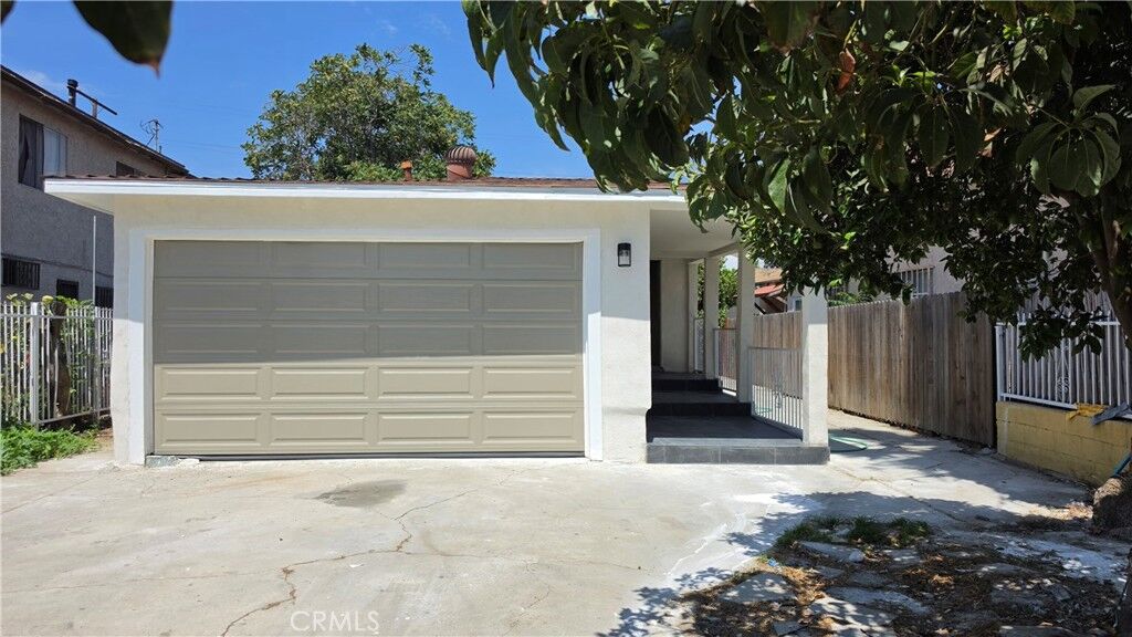 Property Photo: 1601 E 43rd CA 90011