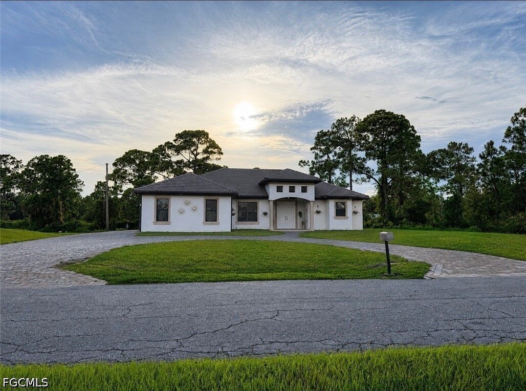 Property Photo: 607 Johns Avenue FL 33972