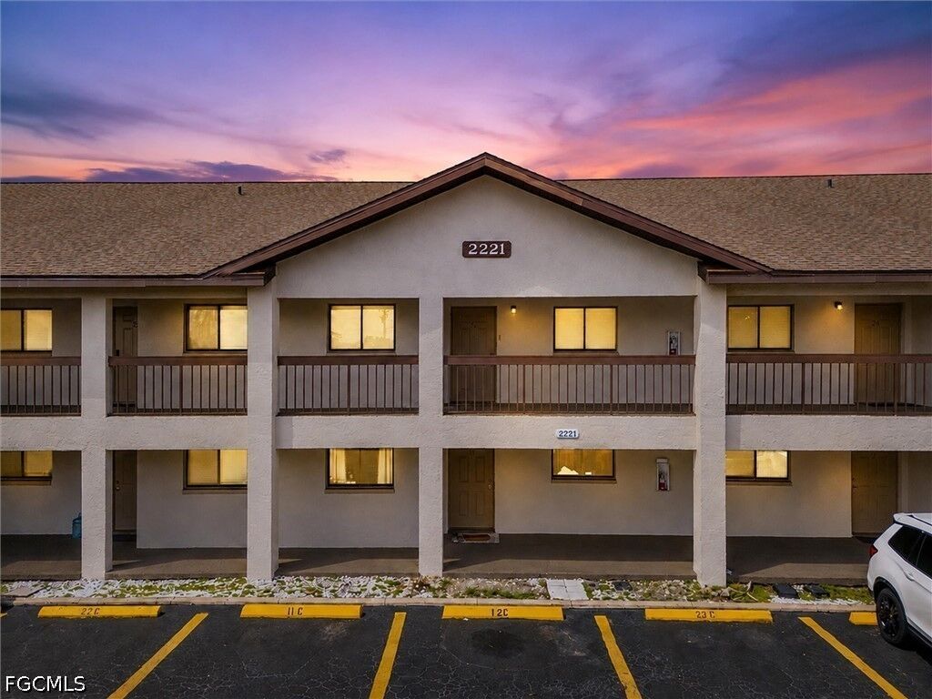 Property Photo: 2221 E 5th Street 21 FL 33936