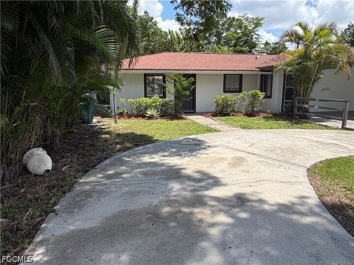 Property Photo: 5829 Casablanca Court FL 33919