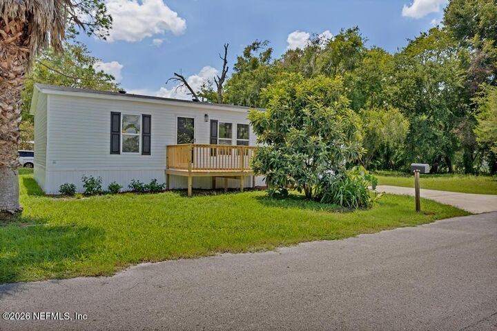 Property Photo: 411 E Lake Street FL 32177
