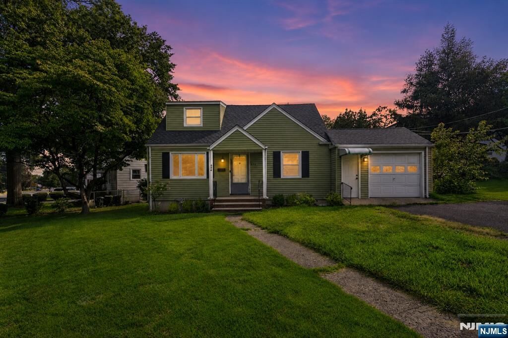 Property Photo:  674 Briarcliff Avenue  NJ 07607 