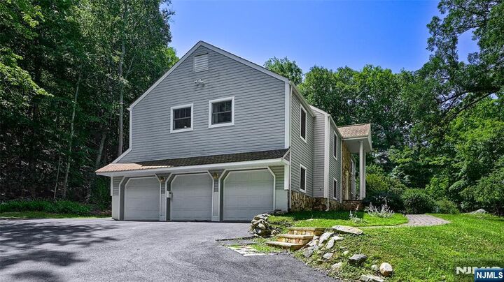 Property Photo:  460 Laurel Lane  NJ 07405 