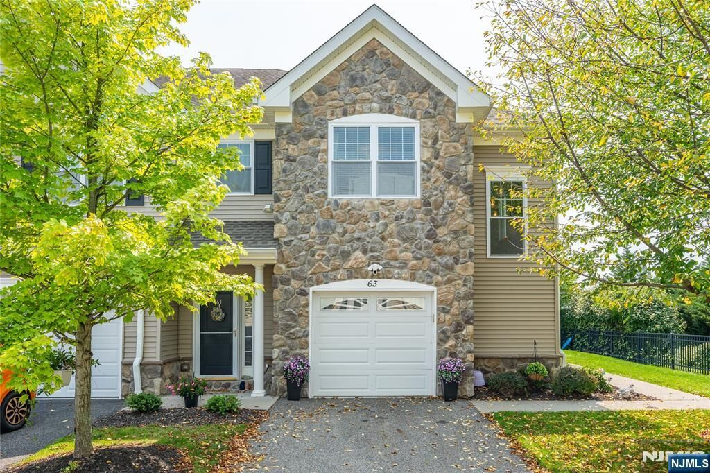 Property Photo:  63 Red Oak Court  NJ 07420 